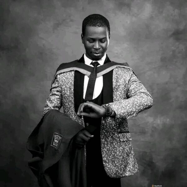 Classic Graduation Gown Set - Image 2